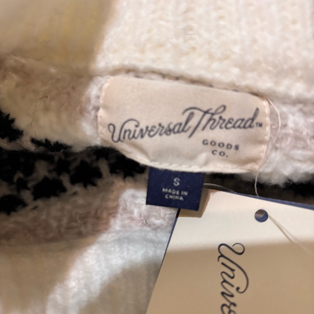 Universal Thread Black and Cream Turtleneck Sweater - Picture 7 of 11